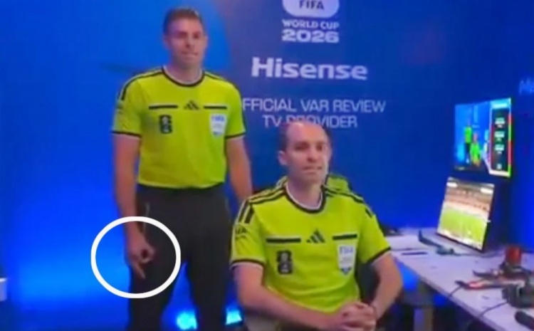 FIFA调查VAR裁判疑似种族手势:德国7-1库拉索现争议画面